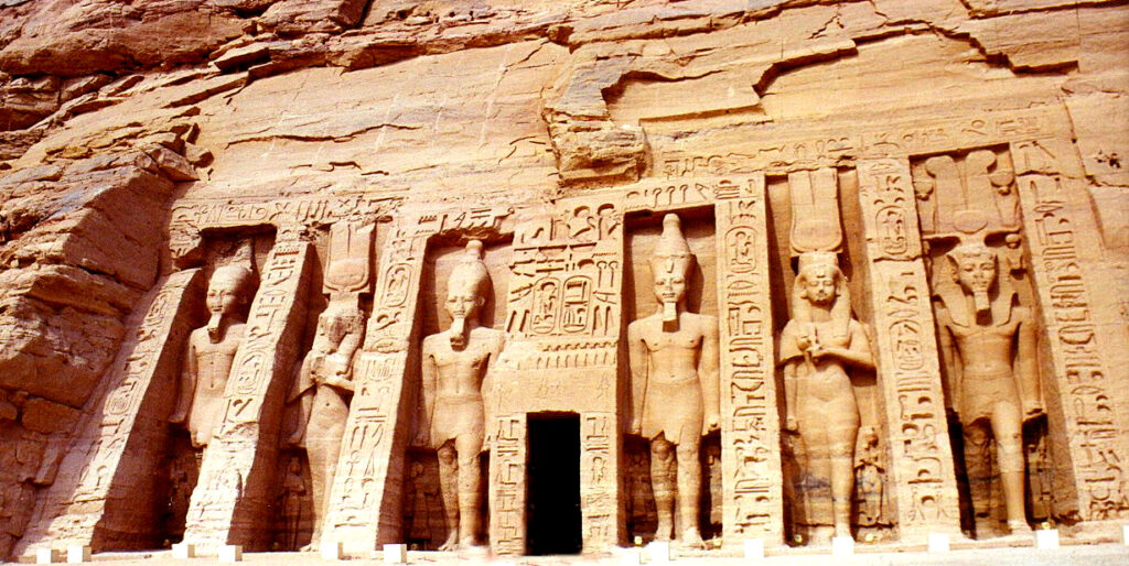Templo de la reina Nefertari en Abu Simbel Egipto panoramio